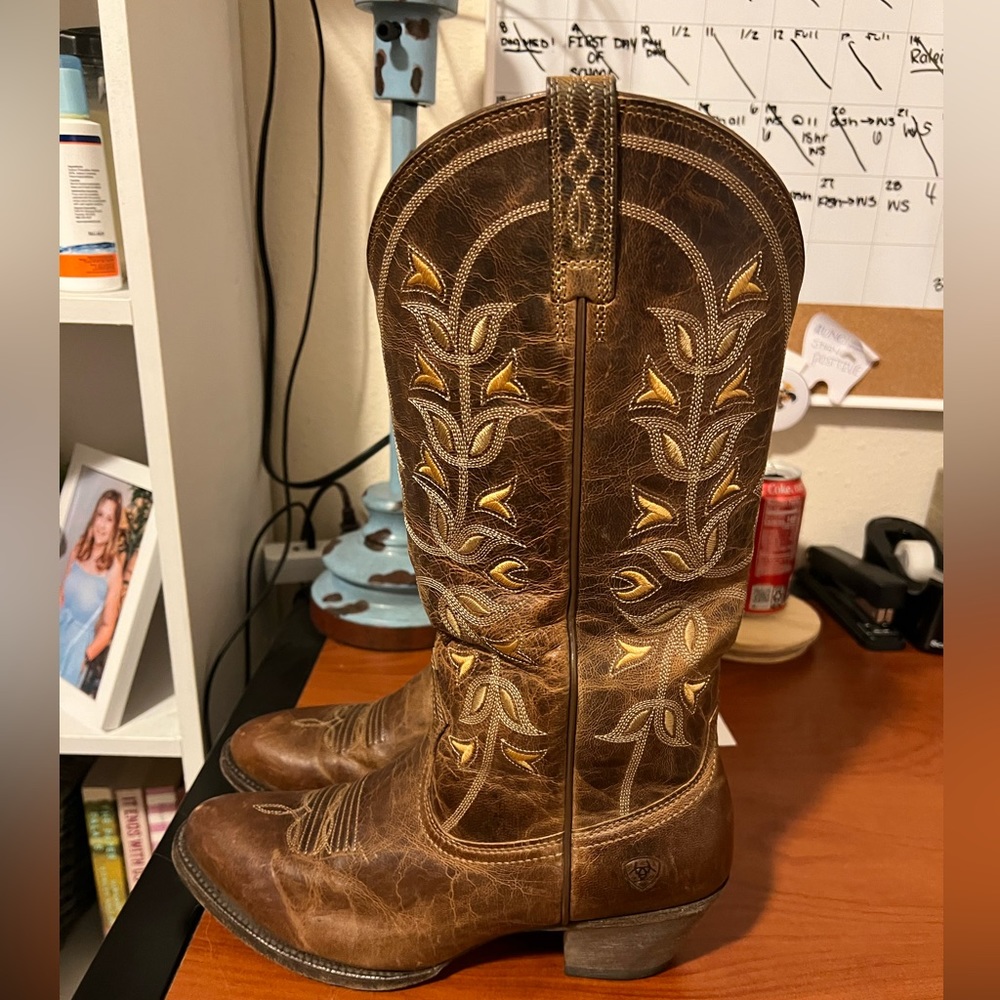 - Ariat size 9.5 women’s western boots. Other posting was wrong size